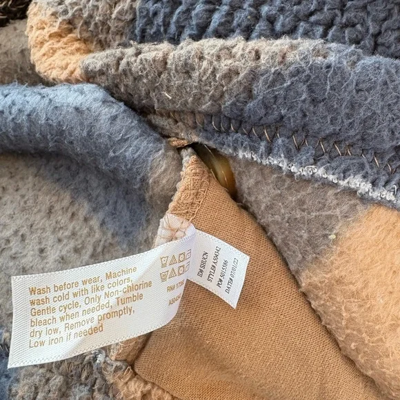 Koolaburra by UGG Checkered Button Down Shacket - Picture 8 of 8